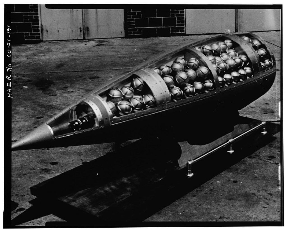 Demonstration cluster bomb