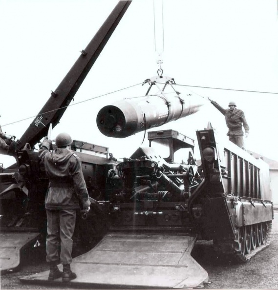 10 Chargement missile.jpg