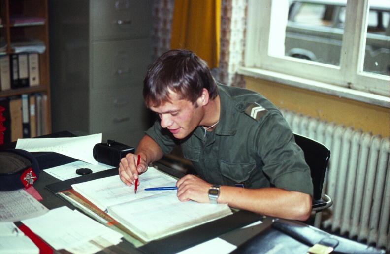 Bureau AIB Bie A 1Sgt Ewen 1983 1 Maréchal des logis Sylos.jpg