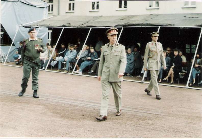 13 Lt Col Zarzycki et Lt Gen Berhin.jpg